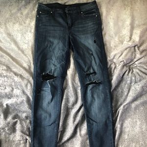 Ripped skinny jeans, super stretchy.